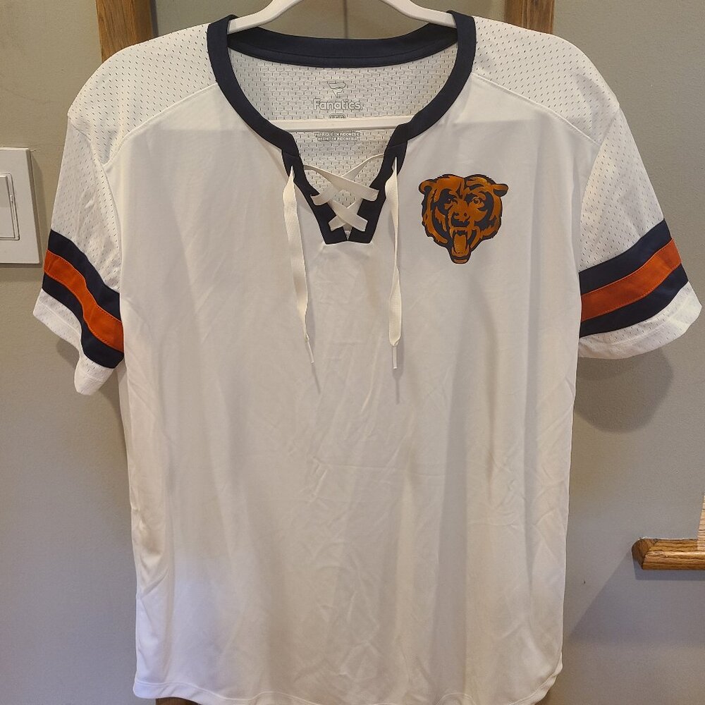 Fanatics Chicago Bears Women's Sunday Best Lace-Up T-Shirt